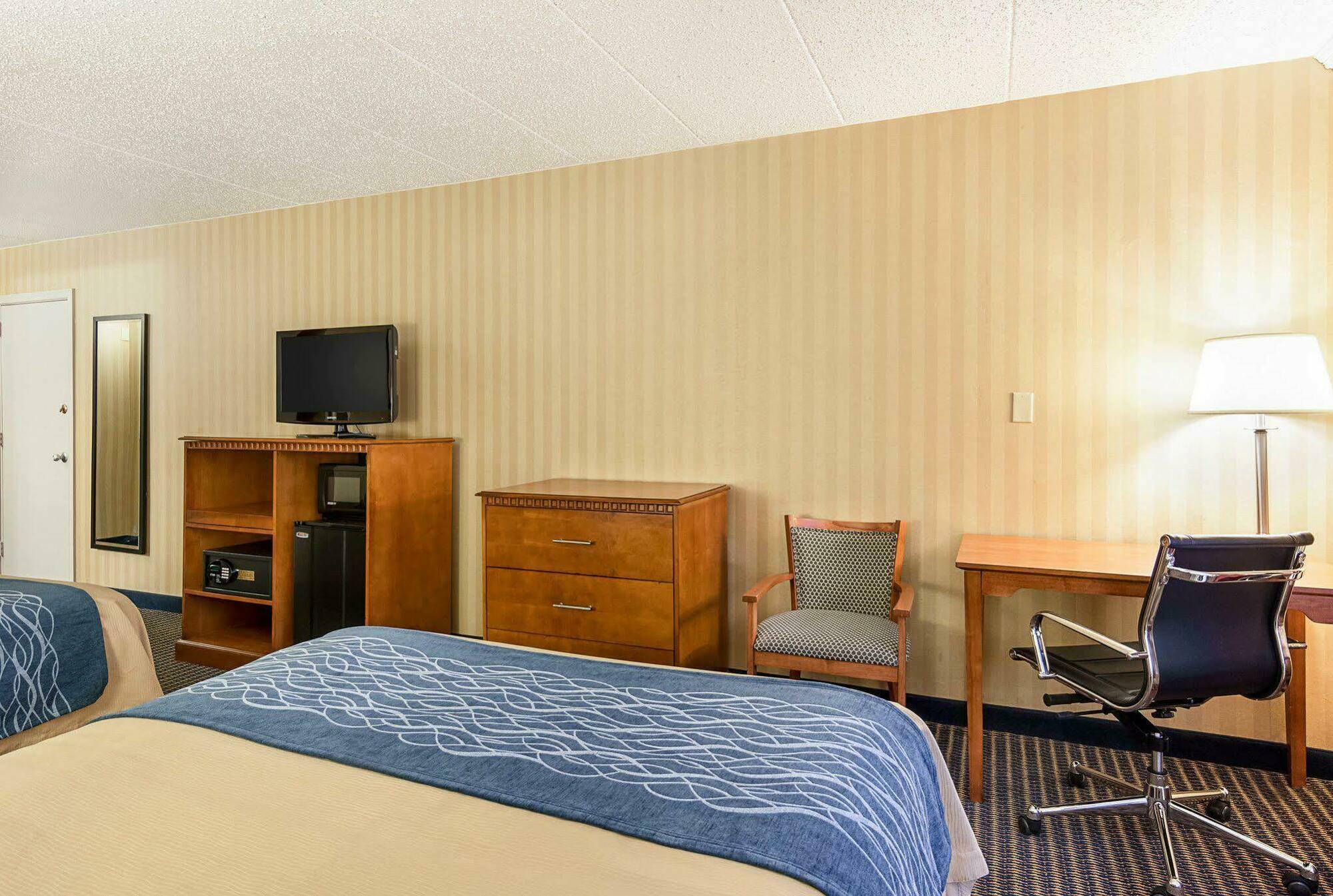 Comfort Inn Falls Church - Tysons Corner מראה חיצוני תמונה