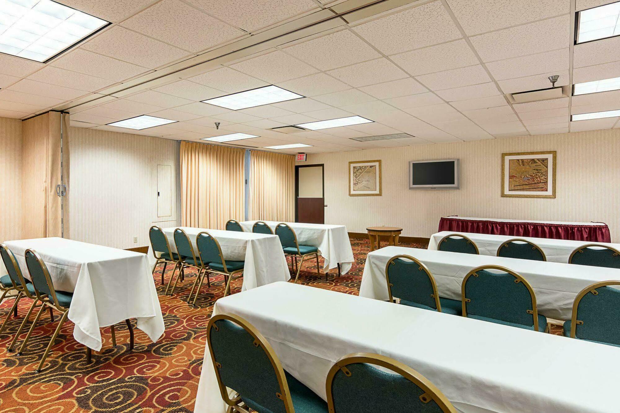 Comfort Inn Falls Church - Tysons Corner מראה חיצוני תמונה